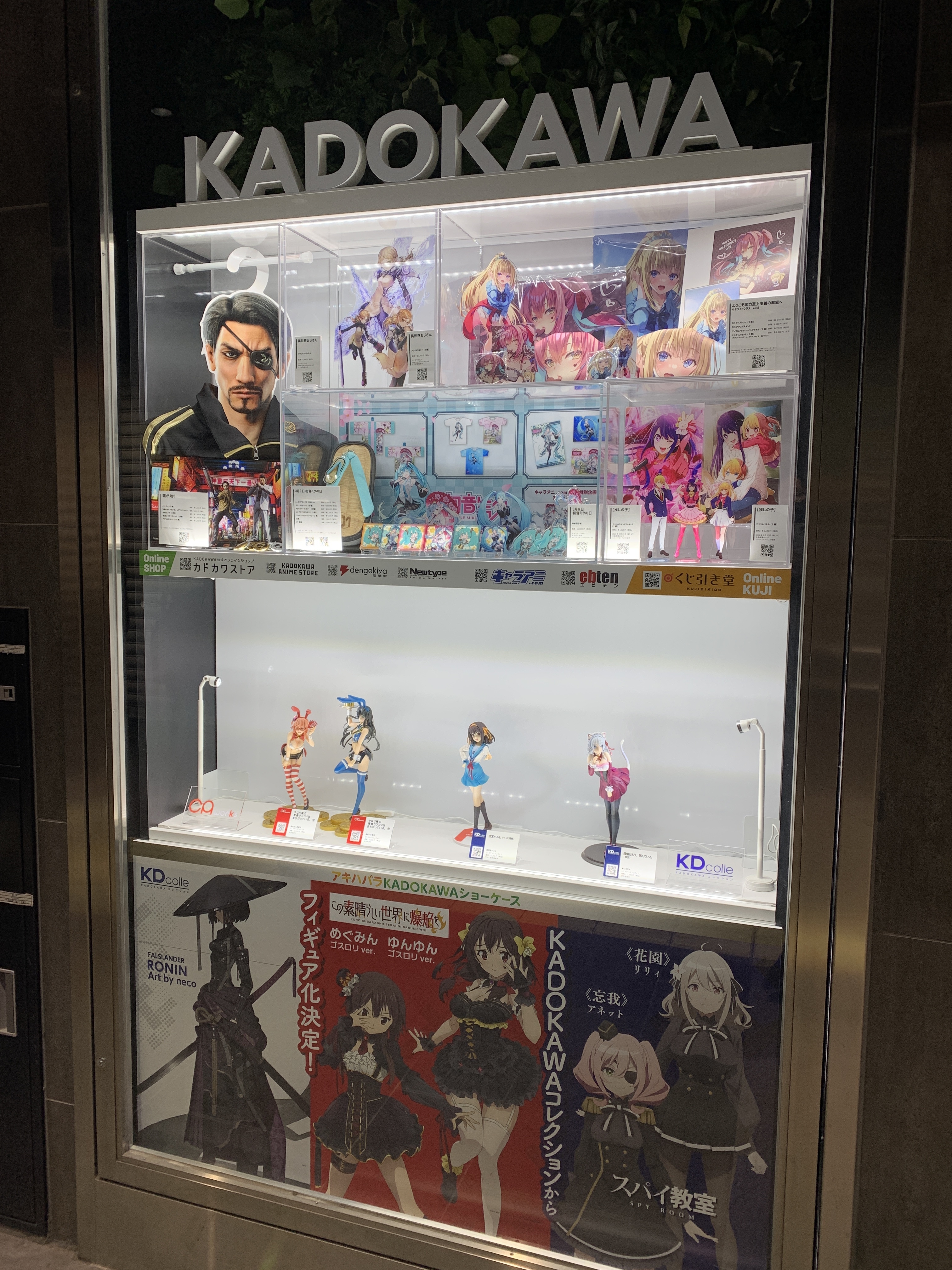 KADOKAWAのオリジナルフィギュアやキャラクターグッズのサンプル展示 