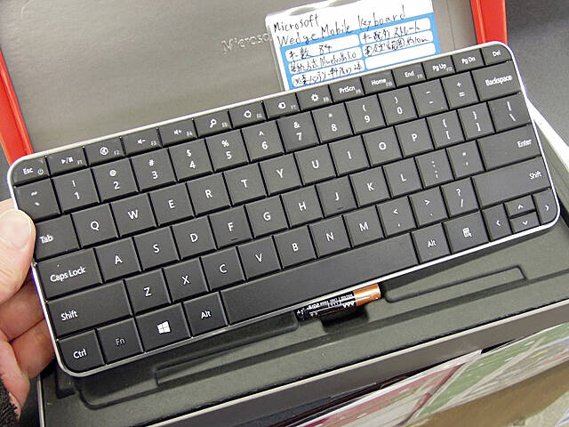 英語配列の Windows 8キー 付きキーボード Wedge Mobile Keyboard が登場 アキバ総研