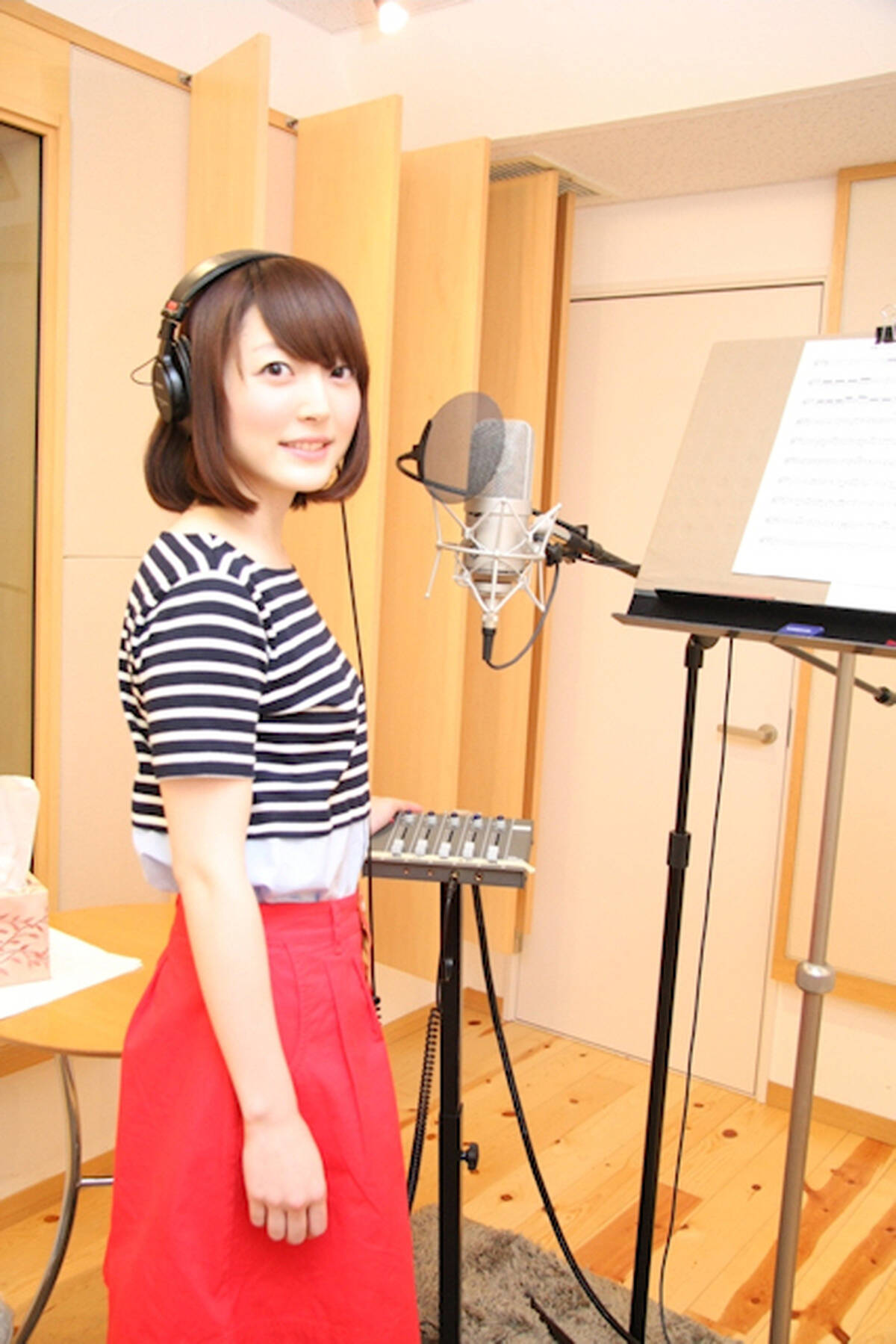 Tvアニメ となりの関くん 主題歌情報を発表 花澤香菜 Opの好きな歌詞は やっぱりその先は や め て アキバ総研