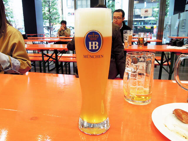 秋葉原オクトーバーフェスト16 開幕 16年の初出しとなる フリューリングボック などドイツビール全16種をナマで アキバ総研